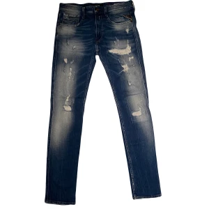Replay ”Anbass” jeans - ♠️ Strlk: W31, L34 ♠️ Skick: 9/10 ♠️ Perfekt till vardagen men även festligare tillfällen! ♠️ Priset är diskuterbart! ♠️ Nypris: 1699:- vårt pris: 599:-