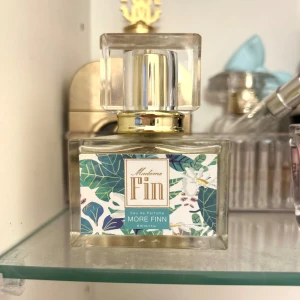 Parfym Madame Fin  - Doftar fräscht, blommigt och clean. Säljs inte i Sverige 💗