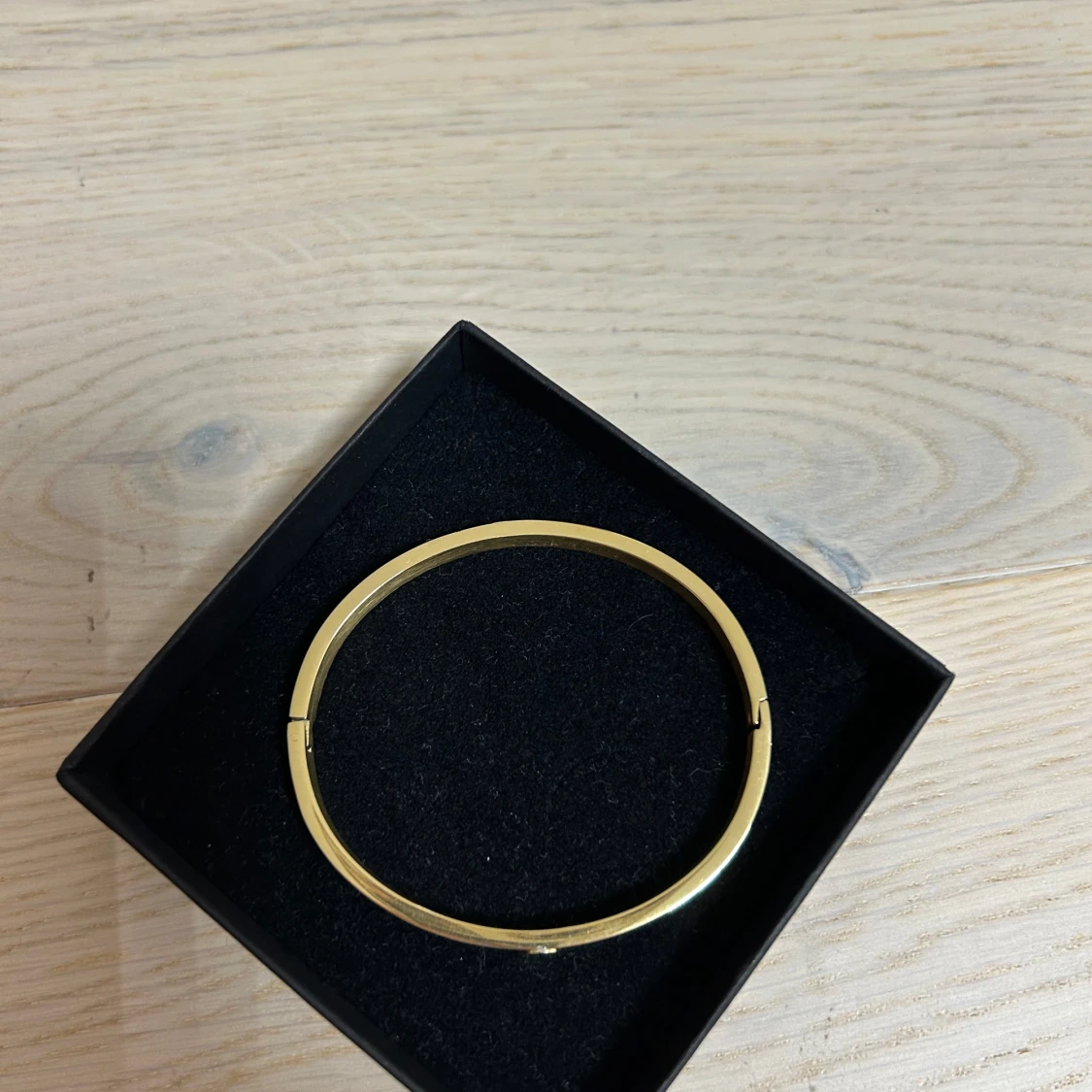 Elegant guldarmband med detalj - 92