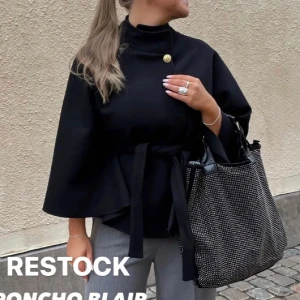 Poncho från missäy  - Använd några gånger men inga defekter alls i onesize 