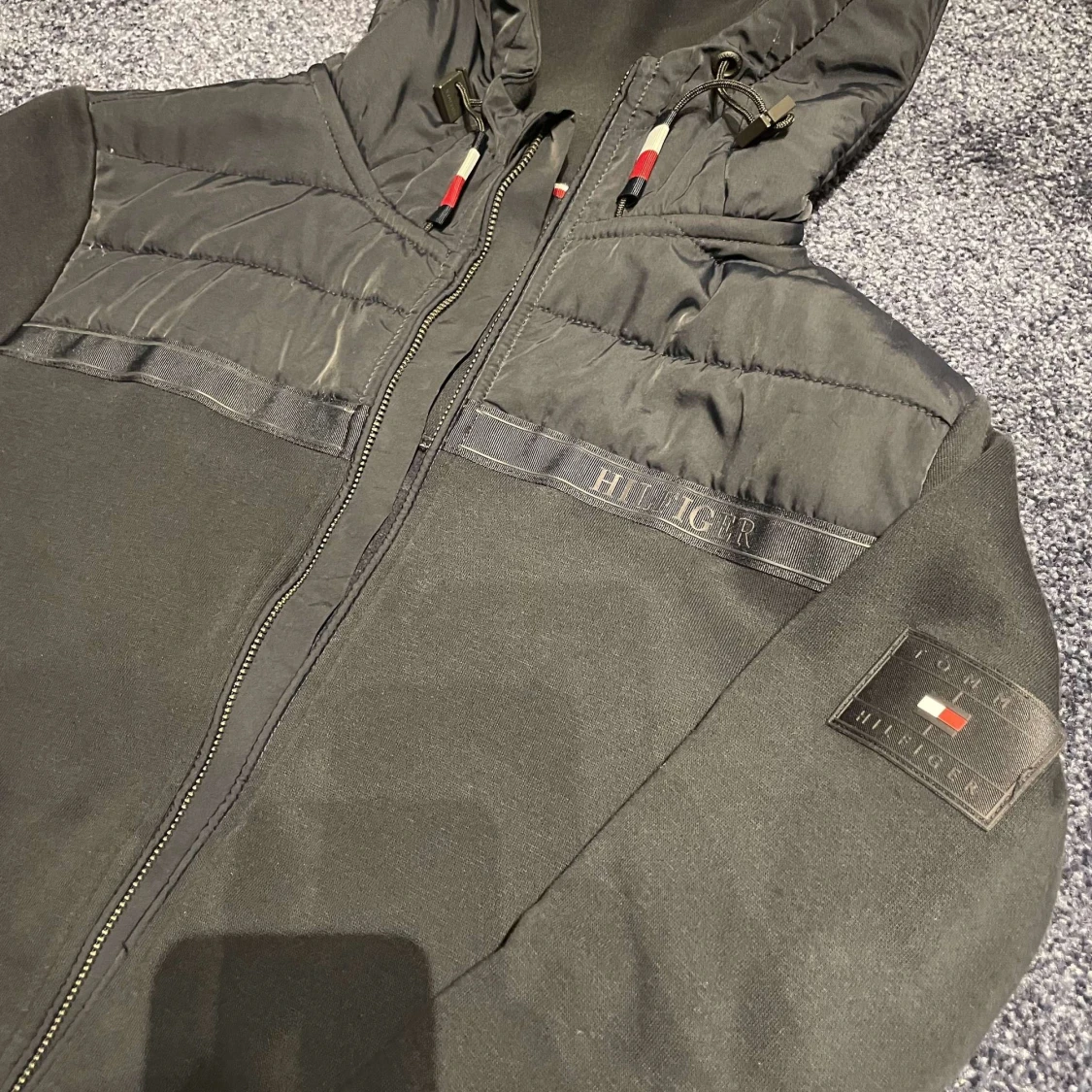 Mörkblå  jacka från Tommy Hilfiger - 90