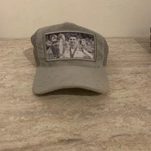 Beretto keps - Beretto keps använder inte längre så säljer den. Inga fläckar eller märken på den. Om det är något bara skriv.