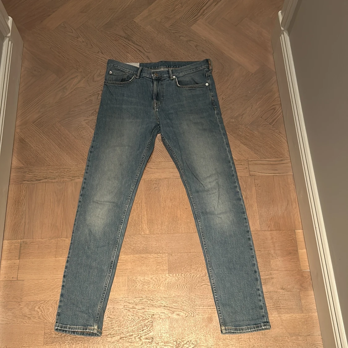 Blå slim jeans från H&M