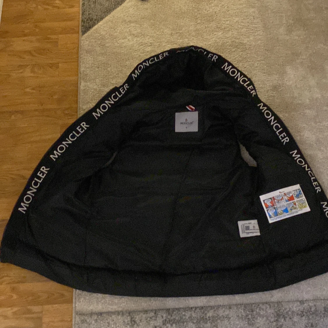 Svart dunväst från Moncler - 92