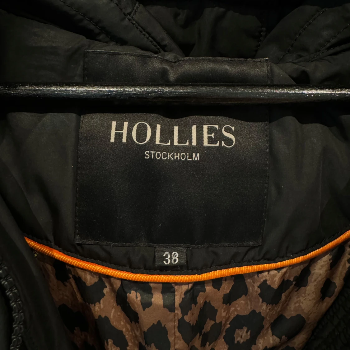 Svart dunjacka från Hollies - 91