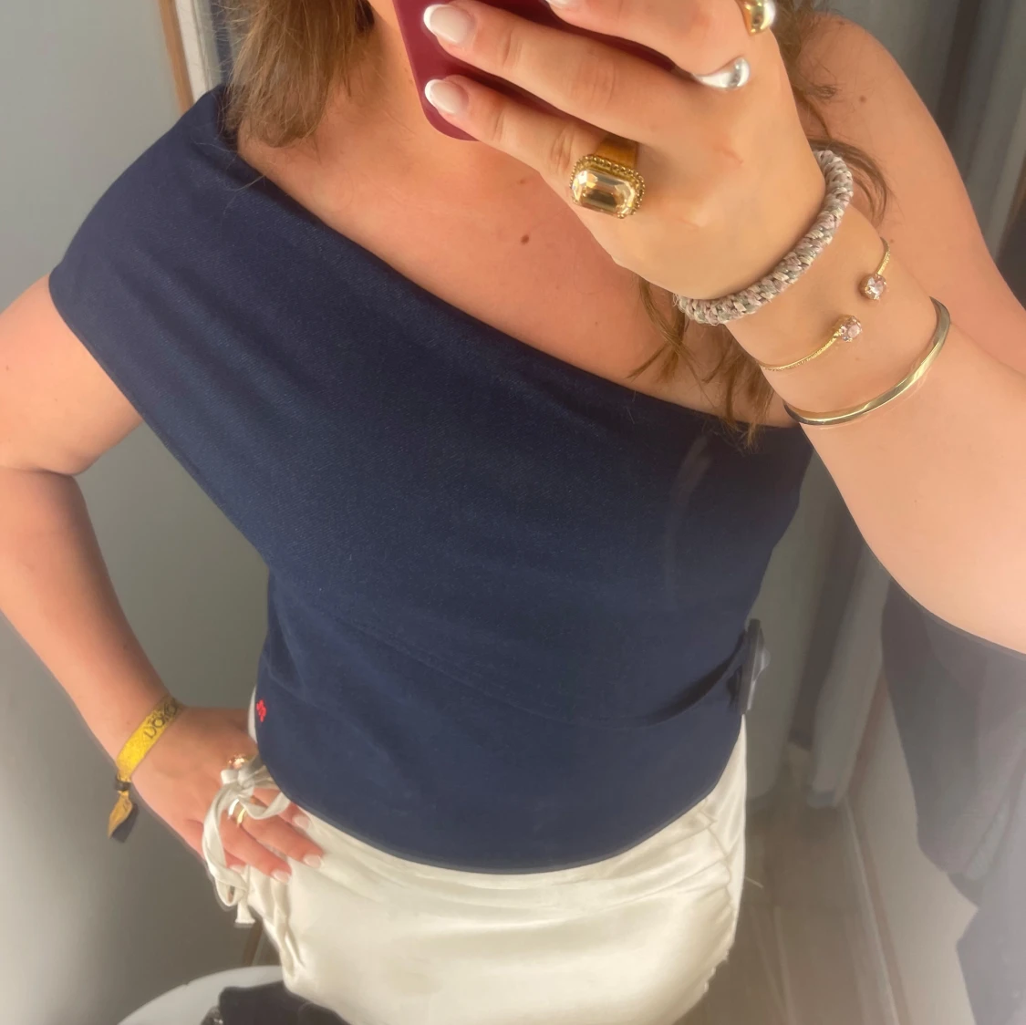 Mörkblå offshoulder topp