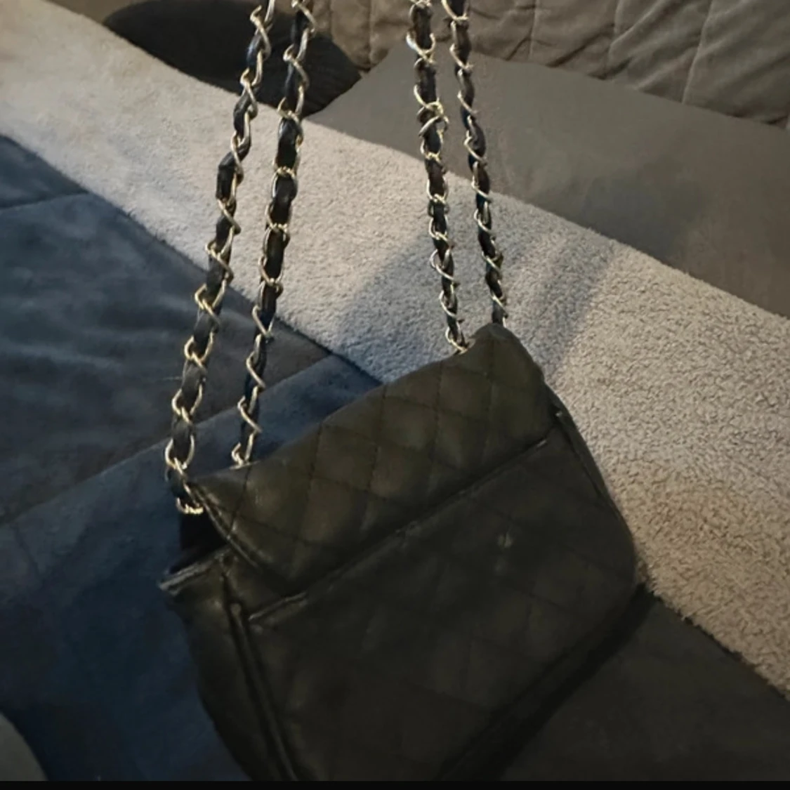 Svart quiltad axelväska - 90