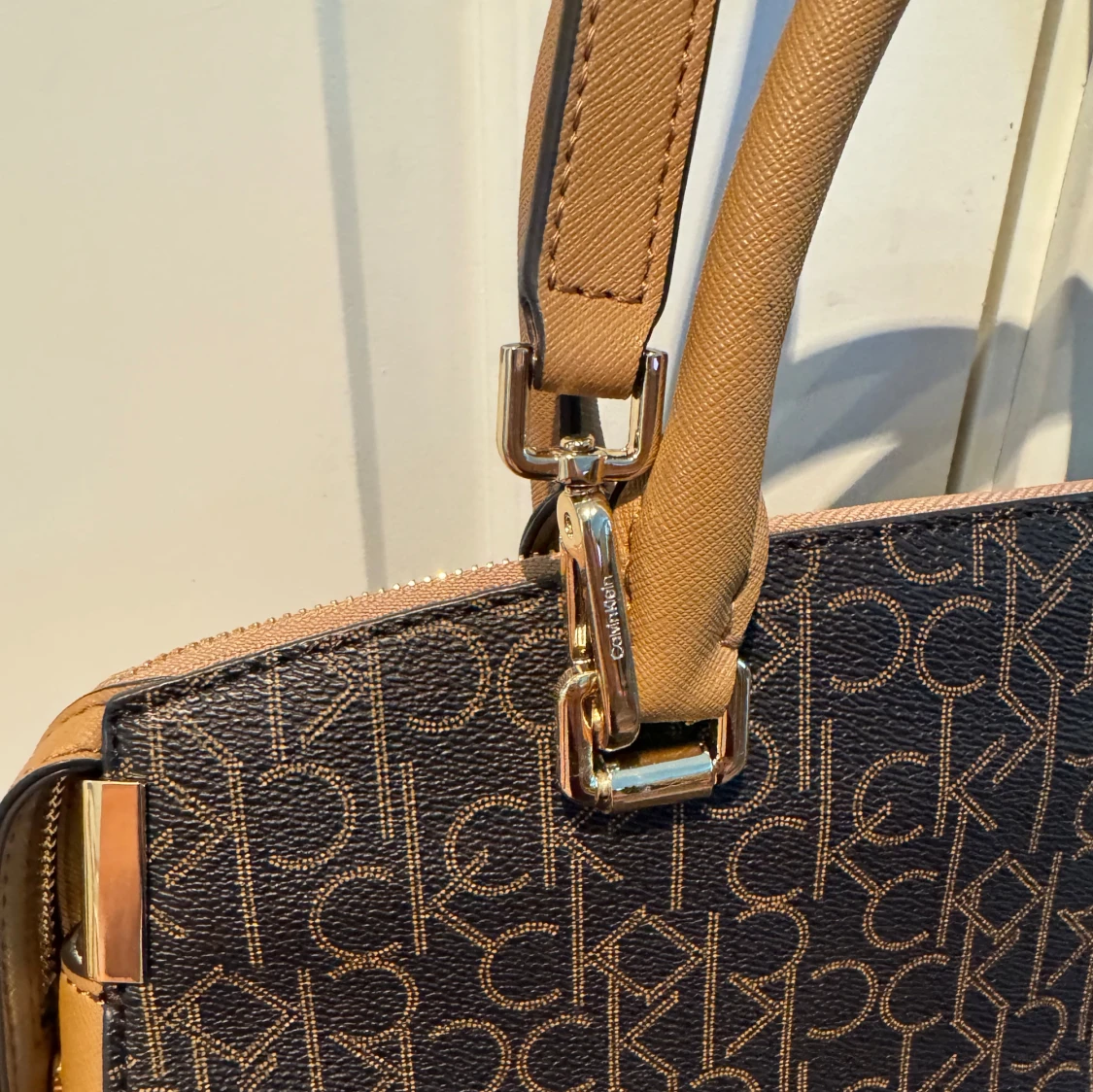 Brun axelväska från Calvin Klein - 92