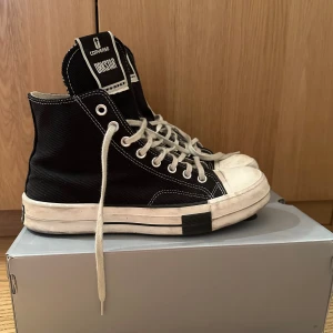 rick owens x converse - ett par feta rick owens x converse collab kvitto finns dom är äkta säljer för att mina fötter är för stora har växt storlek 42 och en halv