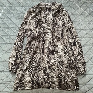 klänning - jättebra skick, använt bara en gång 🩵