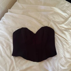 NA-KD hjärtformad topp - Använd 1 gång då jag kom på att denna inte var något för mig 🤍