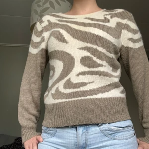 Zebra tröja - Superfin grön beige zebramönstrad tröja!! Skriv om du har frågor 💖💖