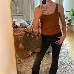 Lyxigt JCREW linne köpt i new york 🤎 - Superfint linne i gott skick, använt enstaka gång därav priset 🌸