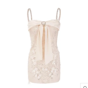 Fest klänning - Säljer denna sprillans nya klänning från Miss-Rosier, köpet för ca 1300kr + frakt o tull 😍