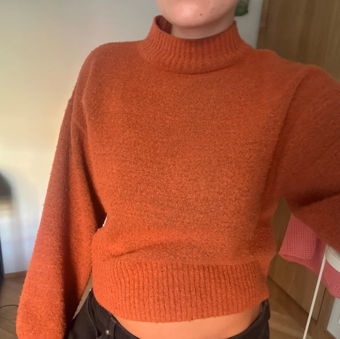 Orange stickad tröja