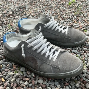 Oliver canbel  - Säljer dessa snygga oliver cabel skorna i 8/10 skick inte jätte använda. Dom ser inte använda ut bara inuti men det är inget man märker. Box och påse följer med pris kan diskuteras i snabb affär. Byte funkar också 