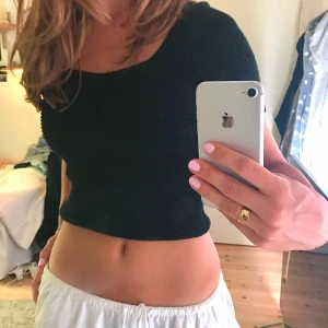 Svart virkad topp - Svart virkad topp från Lindex. Orginalpris 300kr  Säljer pga inte kommer till användning 