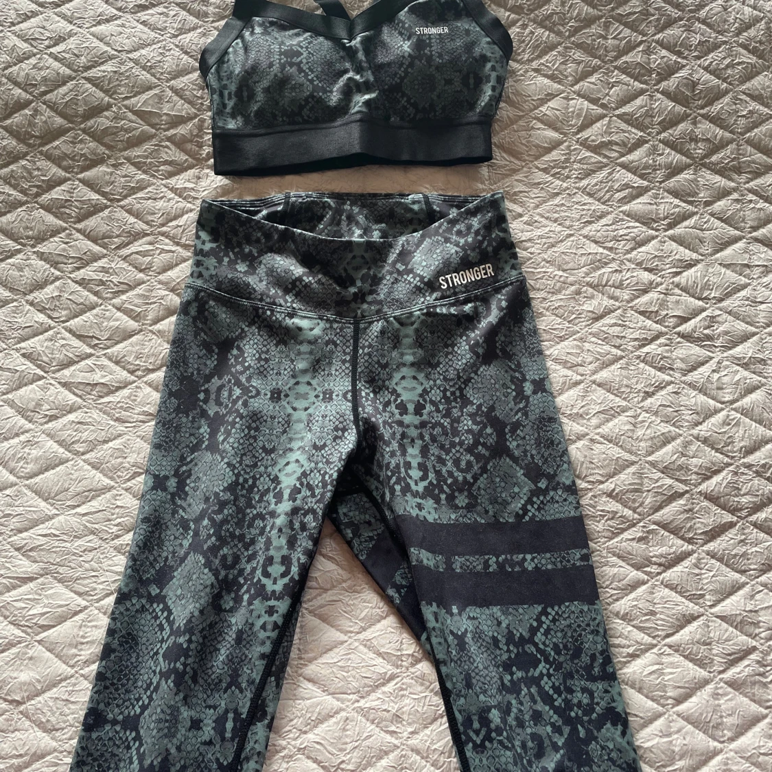 Träningskläder Stronger - 90