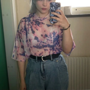 Tiedye oversized t-shirt - Tiedye oversized t-shirt, väldigt sval och skön. Står ingen storlek men skulle säga att det är en M. 
