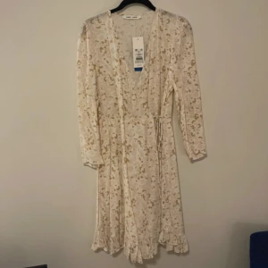 Klänning - Fin klänning. Orginalpris 1499 kr