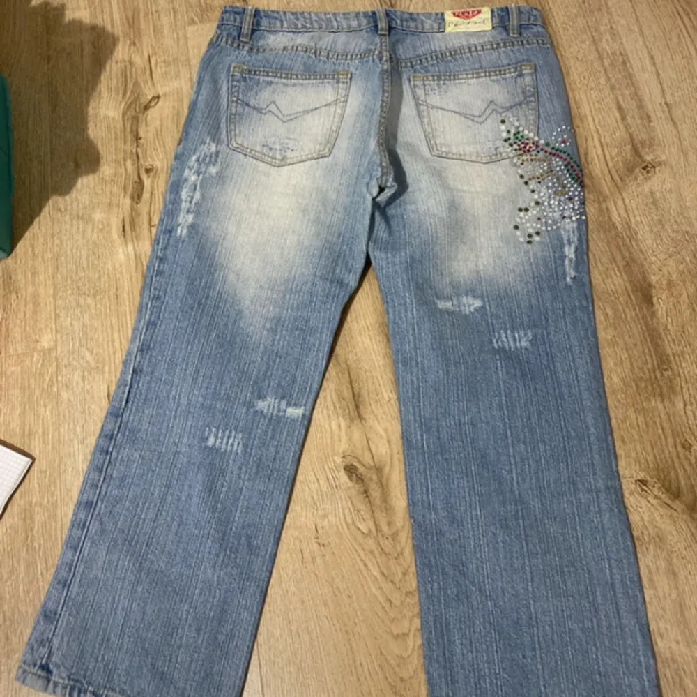 Söta vintage jeans från vinted. Bra skick. . Jeans & Byxor.