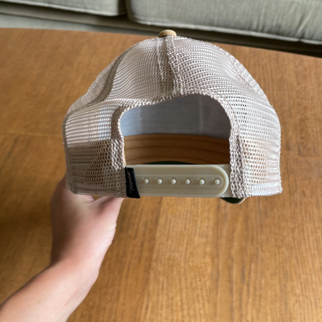 Beige keps med G.O.A.T. motiv - 91