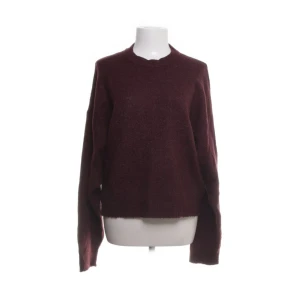 Stickad tröja - Jättefin ifrån Nelly😘 skulle säga att färgen är mer lila/vinröd i verkligheten