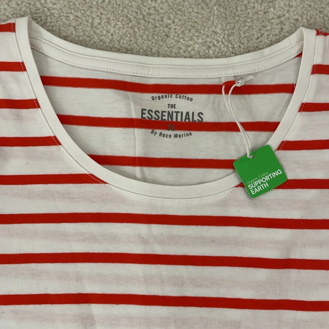 Randig långärmad tröja från The Essentials - 90