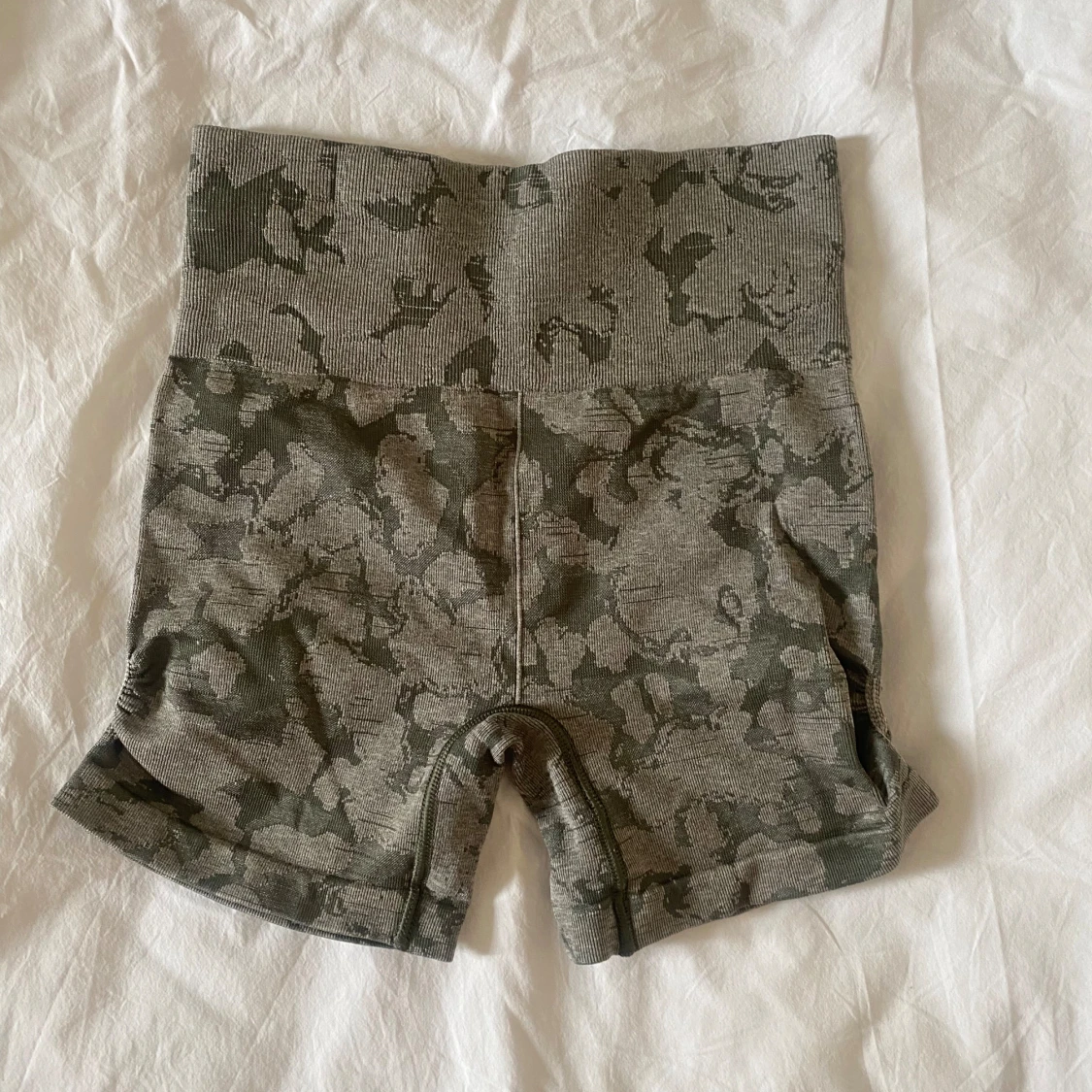gymshark shorts - 90