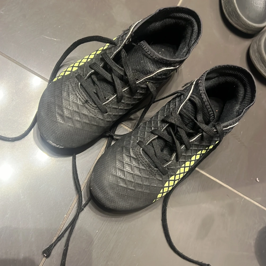 Fotboll skor vi kan prata om pris privat