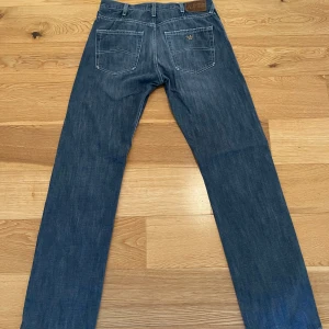 Armani jeans | straight fit  - Armani jeans i storlek 31/32 skick 8/10  skickas i befintligt skick  LÄGG BUD VILL FÅ SÅLT ✅