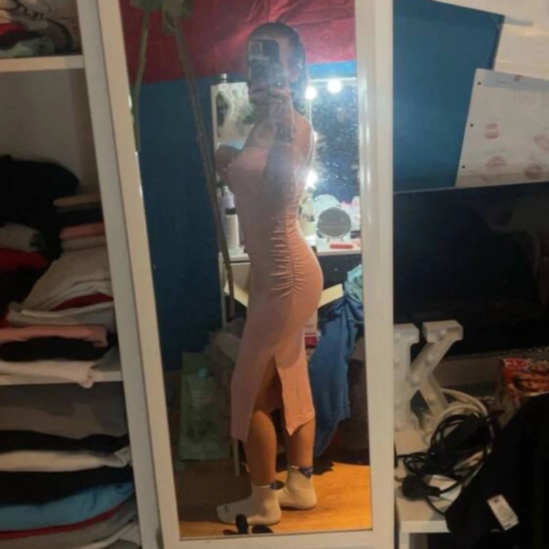 Armlös lång klänning