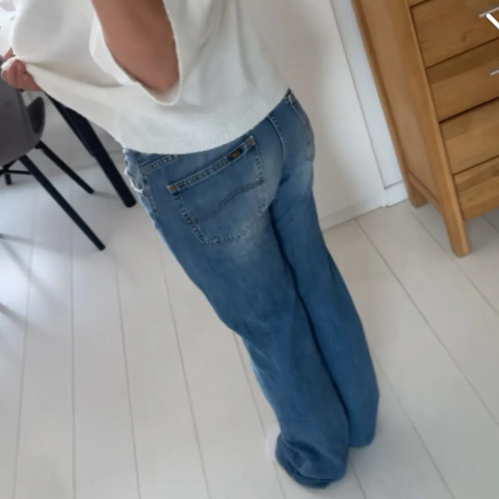 Fina jeans från Lee som är i jättebra skick!!. Jeans & Byxor.