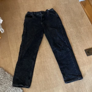 Jack & Jones jeans  - Nästan helt oanvända jeans från Jack & Jones