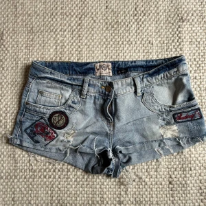 Jeans shorts  - Snygga jeans shorts med detaljer 🩷