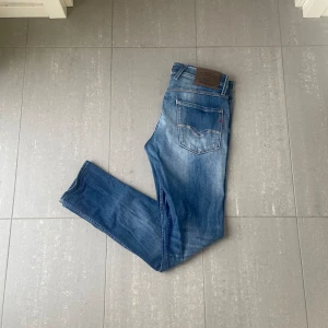 Replay Anbass jeans  - Säljer nu dessa blåa replay Anbass jeans, skriv för fler bilder/frågor🙌🏼