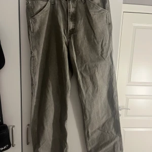 Levi’s carpenter grey straight - Raka levis jeans me lite arbetsbyx stuk.  Kommer inte till användning och behöver rensa garderoben!