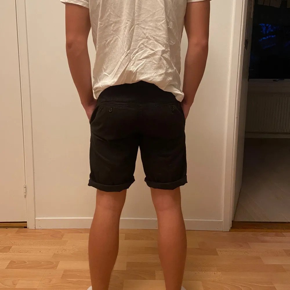 Har 2 likadana par till salu. Nästan helt oanvända och i mycket bra skick. Shorts.