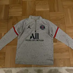 Psg toppen 350kr Med byxorna 500kr Byxorna bara 200kr