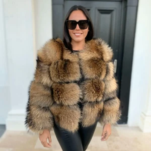 Pälsjacka  - Pälsjacka från Femeninaofsweden  ! Äkta päls!  4800 org Använd cirka 5-6 gånger. Säljer då den inte kommer till användning. Endast upphämtning då vi kan undvika post strul och eventuellt skador som kan ske. Hör gärna av dig vid intresse🤍