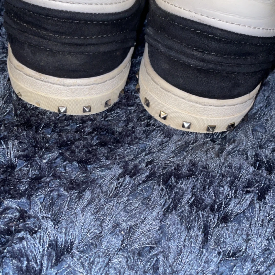 Svarta och vita sneakers från Valentino - 2