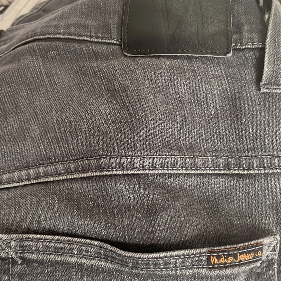 Grå jeans från Nudie Jeans - 1