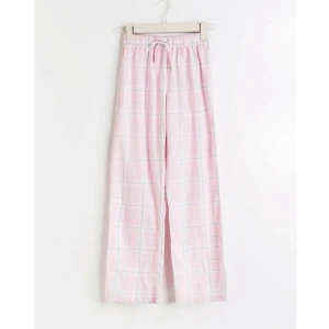 Gina tricot pyjamasbyxor  - Säljer pågrund av att de inte passar, kom privat för egna bilder❤️