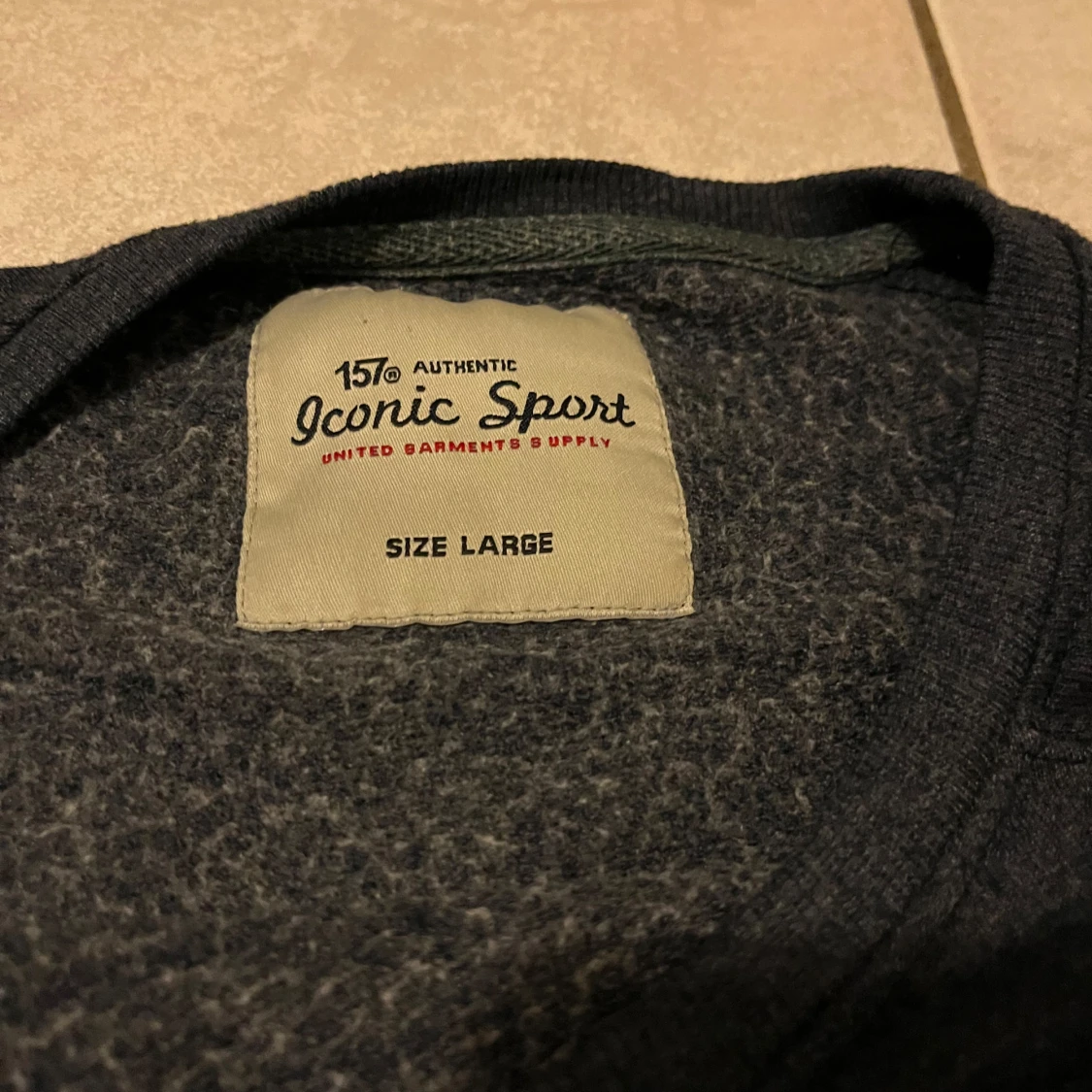 Mörkblå tröja  - 3