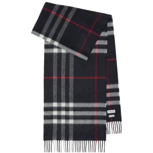 Intresse koll burberry halsduk för 699 kr - Skriv ifall du är intresserad eller vill ha den billigare pris kan diskuteras hör av dig vid frågor❗️
