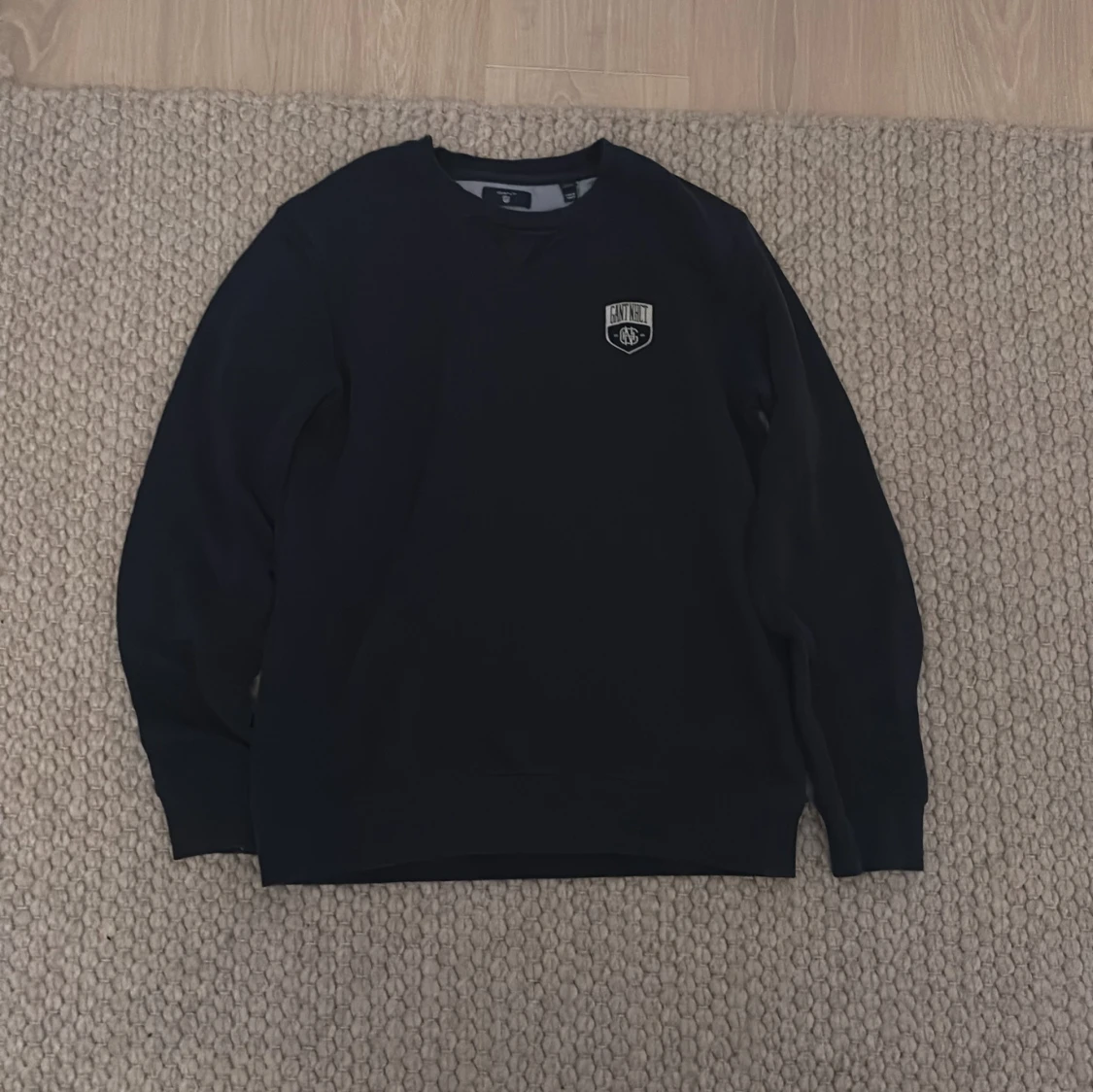 Mörkblå sweatshirt från GANT