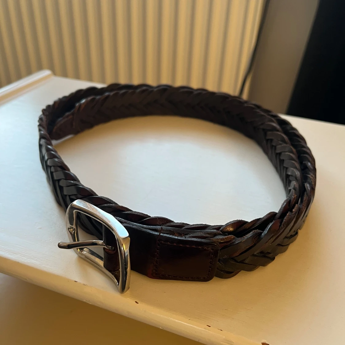 Brunt flätat bälte från Massimo Dutti - 1