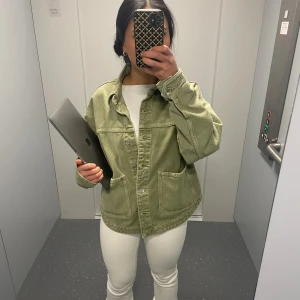 Grön zara jacka - xs