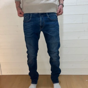Replay anbass jeans - Riktigt feta Replay anbass jeans | W31 L34 | Bra skick | Modellen är 179 cm | Hör av er om ni har frågor eller funderingar ⚜️
