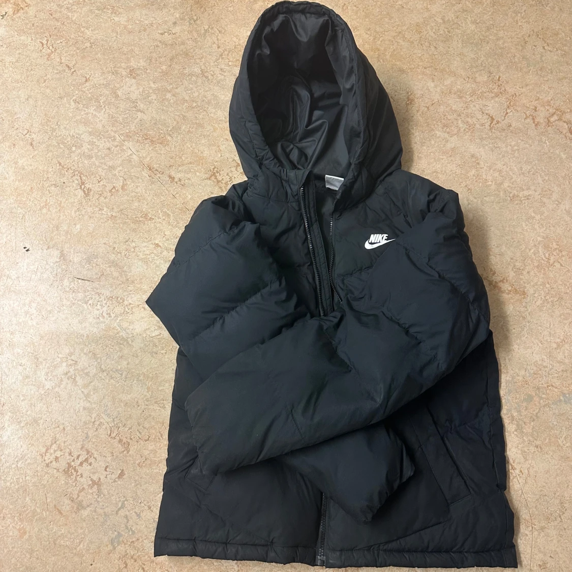 Svart dunjacka från Nike - 3